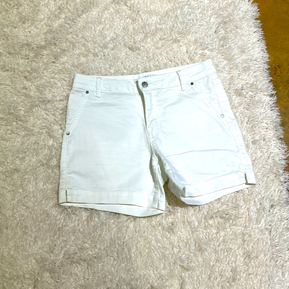 Summer ready with these white shorts